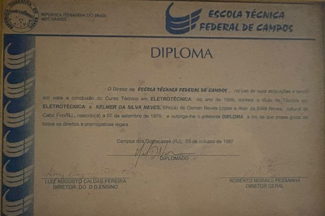 Electrotechnical Technician diploma, Escola Técnica Federal de Campos, course completed in 1996 (issued October 5, 1997)